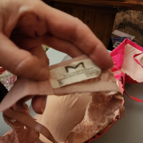 3 36C bras sexy and good shape - Picture 4 of 5